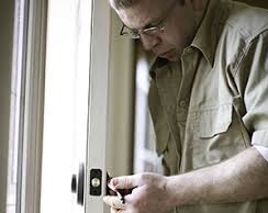 service de dépannage serrurerie rapide à saint-cloud, intervention efficace 24h/24 pour tous vos problèmes de portes, serrures et accès sécurisés.