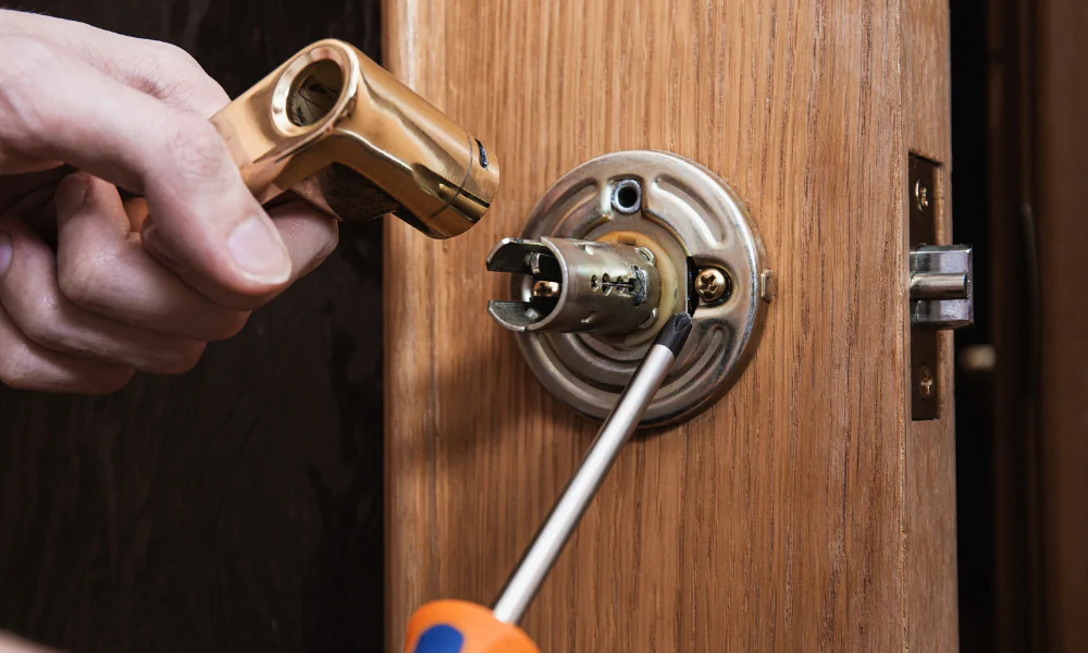 service de dépannage de serrures disponible 24h/24 et 7j/7 à paris et en île-de-france. intervention rapide et efficace pour tous types de serrures.