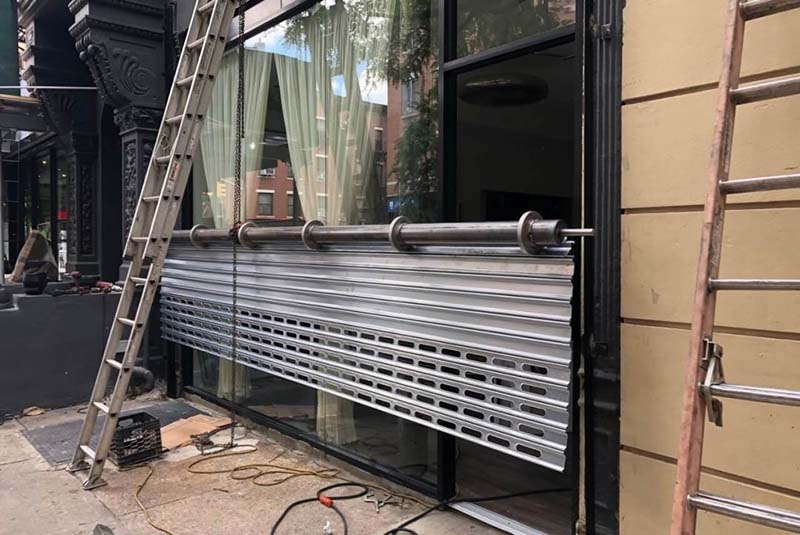 service de dépannage serrurier rapide et fiable à enghien-les-bains. intervention d'urgence 24h/24 pour tous vos problèmes de serrure et ouverture de porte.