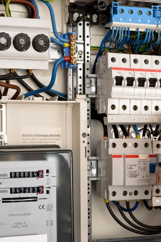 obtenez un devis personnalisé pour vos travaux d'électricité, adapté à vos besoins et à votre budget. service rapide et professionnel garanti.