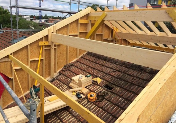 obtenez un devis personnalisé pour la rehausse de toiture afin d'agrandir et optimiser votre espace habitable. services professionnels et conseils adaptés.