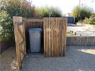 découvrez les dimensions idéales pour un local poubelle fonctionnel et conforme aux normes, optimisant l'espace et facilitant la gestion des déchets.