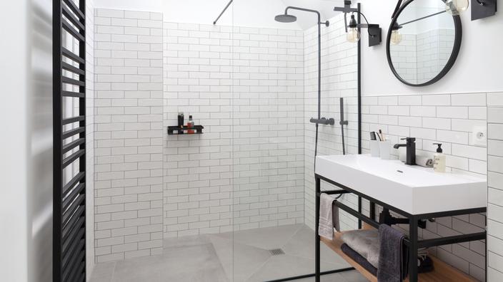 découvrez tout sur la douche italienne : prix moyens, conseils pratiques et astuces pour économiser lors de votre installation ou rénovation.