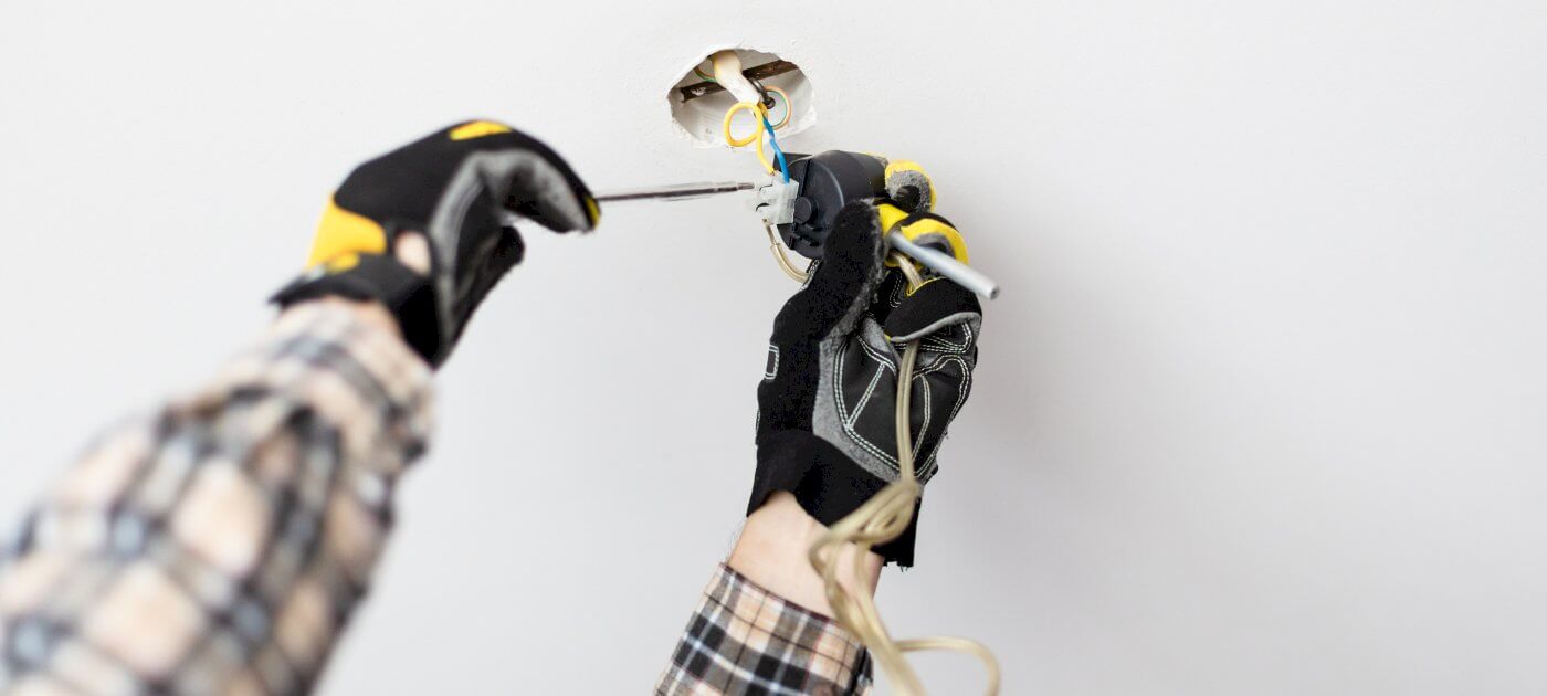 découvrez la durée moyenne nécessaire pour la rénovation électrique d'une maison, avec nos conseils pour planifier efficacement vos travaux et assurer la sécurité de votre installation.