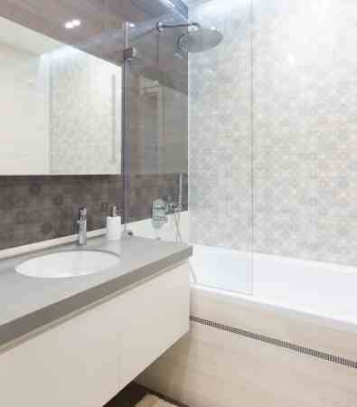 découvrez combien de temps prend la rénovation d'une salle de bain et les étapes clés pour réussir vos travaux efficacement.