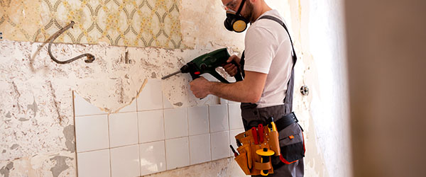 découvrez comment réaliser des économies lors de la dépose de faïence grâce à nos conseils pratiques et astuces efficaces.