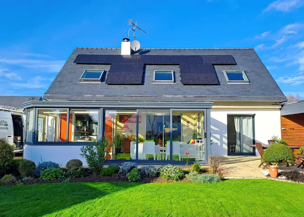 découvrez comment réaliser des économies sur la toiture de votre maison grâce à des conseils pratiques, des matériaux efficaces et des astuces d'entretien.