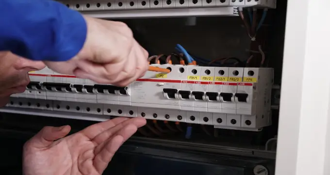 électricien à évry, votre expert local en électricité pour tous vos besoins en installation, réparation et maintenance électrique. intervention rapide et professionnelle.