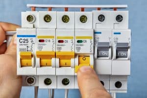 électricien à fougères, expert local offrant des services rapides et fiables pour tous vos travaux électriques résidentiels et commerciaux.