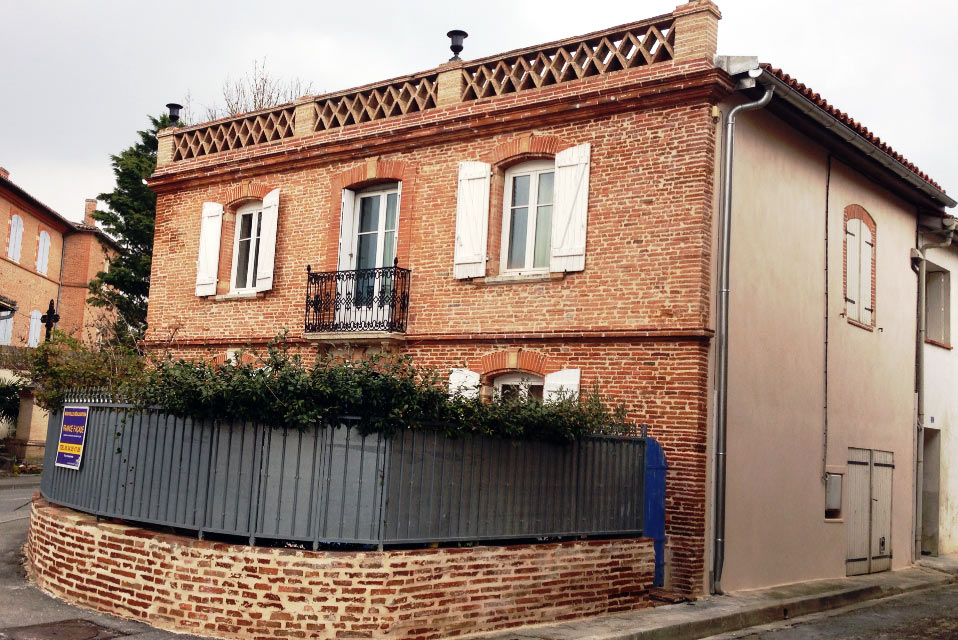 découvrez comment estimer le prix du ravalement de façade pour planifier votre projet de rénovation en toute transparence et éviter les mauvaises surprises.