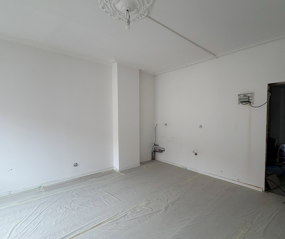 estimez rapidement et facilement le coût de la peinture pour vos projets grâce à notre outil simple et précis.