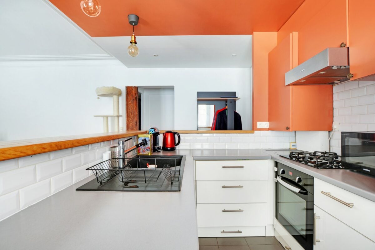 obtenez un exemple de devis cuisine détaillé pour planifier votre projet de rénovation ou d'installation. comparez les prix et services pour faire le meilleur choix.