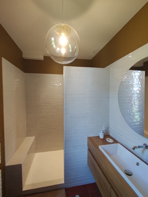 découvrez des exemples inspirants de rénovation de salle de bain pour transformer votre espace avec style et fonctionnalité.