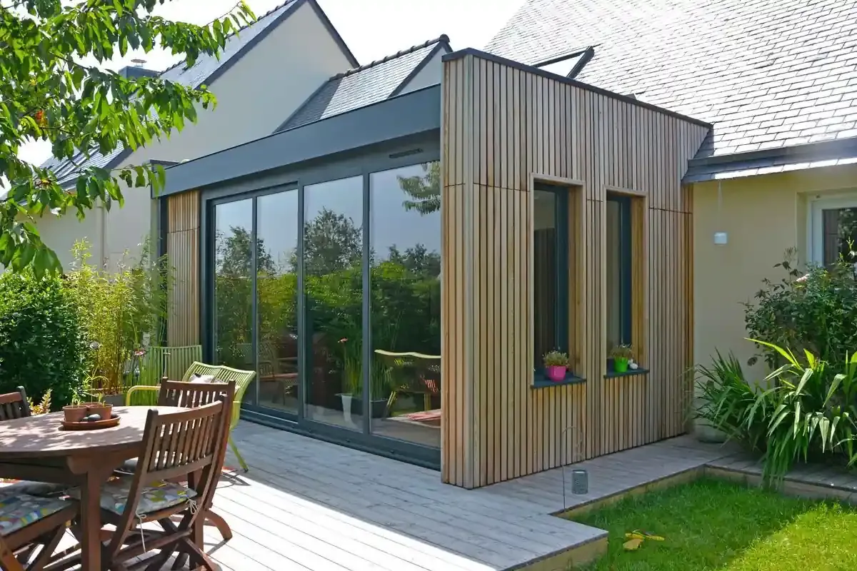 découvrez notre extension en bois de 20m2, une solution élégante et écologique pour agrandir votre espace de vie.