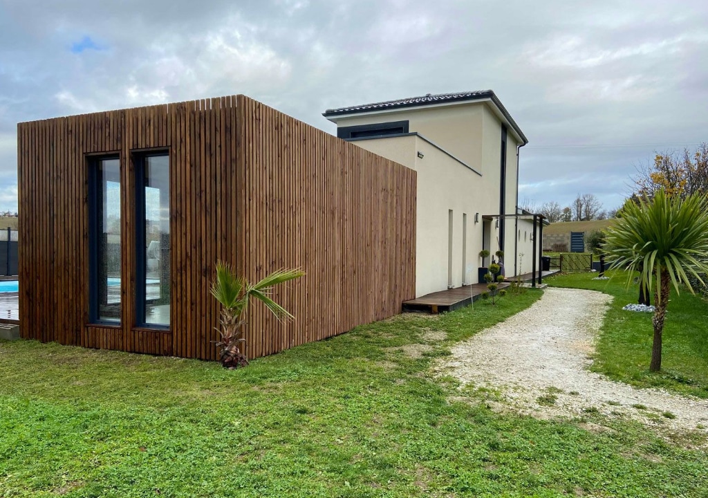 découvrez notre extension bois de 20m², une solution élégante et écologique pour agrandir votre espace de vie avec style et durabilité.