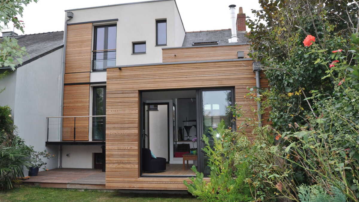 découvrez nos solutions d'extension bois pour étage, alliant esthétisme, durabilité et performance énergétique pour agrandir votre maison avec élégance.