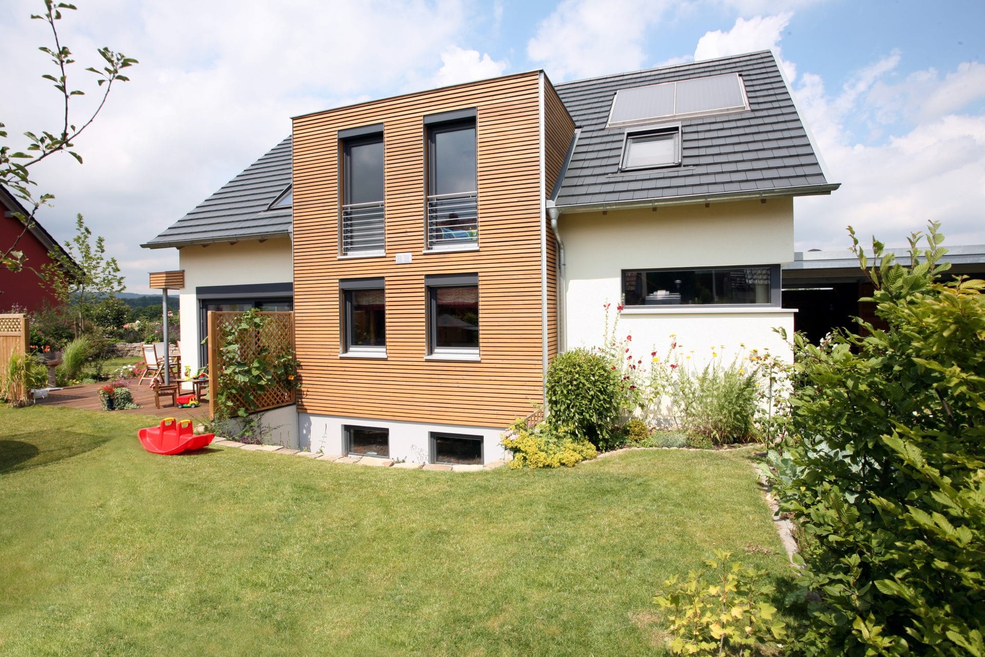 découvrez notre expertise en extension bois pour étage, apportant charme et espace supplémentaire à votre maison avec des matériaux naturels et durables.