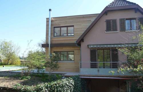 découvrez comment réaliser une extension en bois à l'étage pour agrandir votre espace de vie avec élégance et durabilité.