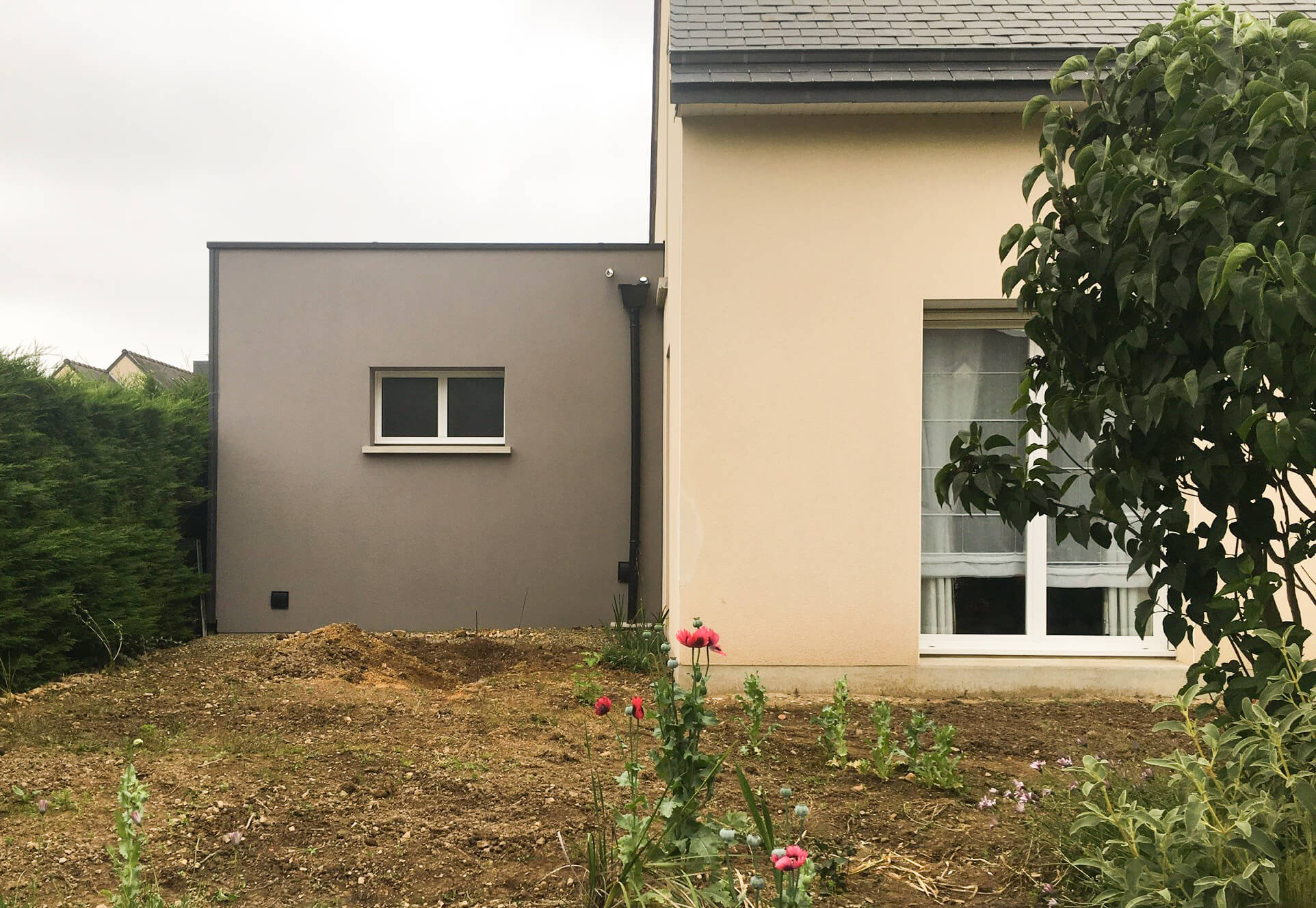 découvrez nos conseils pratiques pour réussir l'extension de votre chambre et salle de bain, optimiser l'espace et améliorer le confort de votre maison.