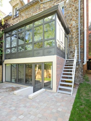 découvrez notre extension escalier pour optimiser l'espace et moderniser votre intérieur avec style et sécurité.