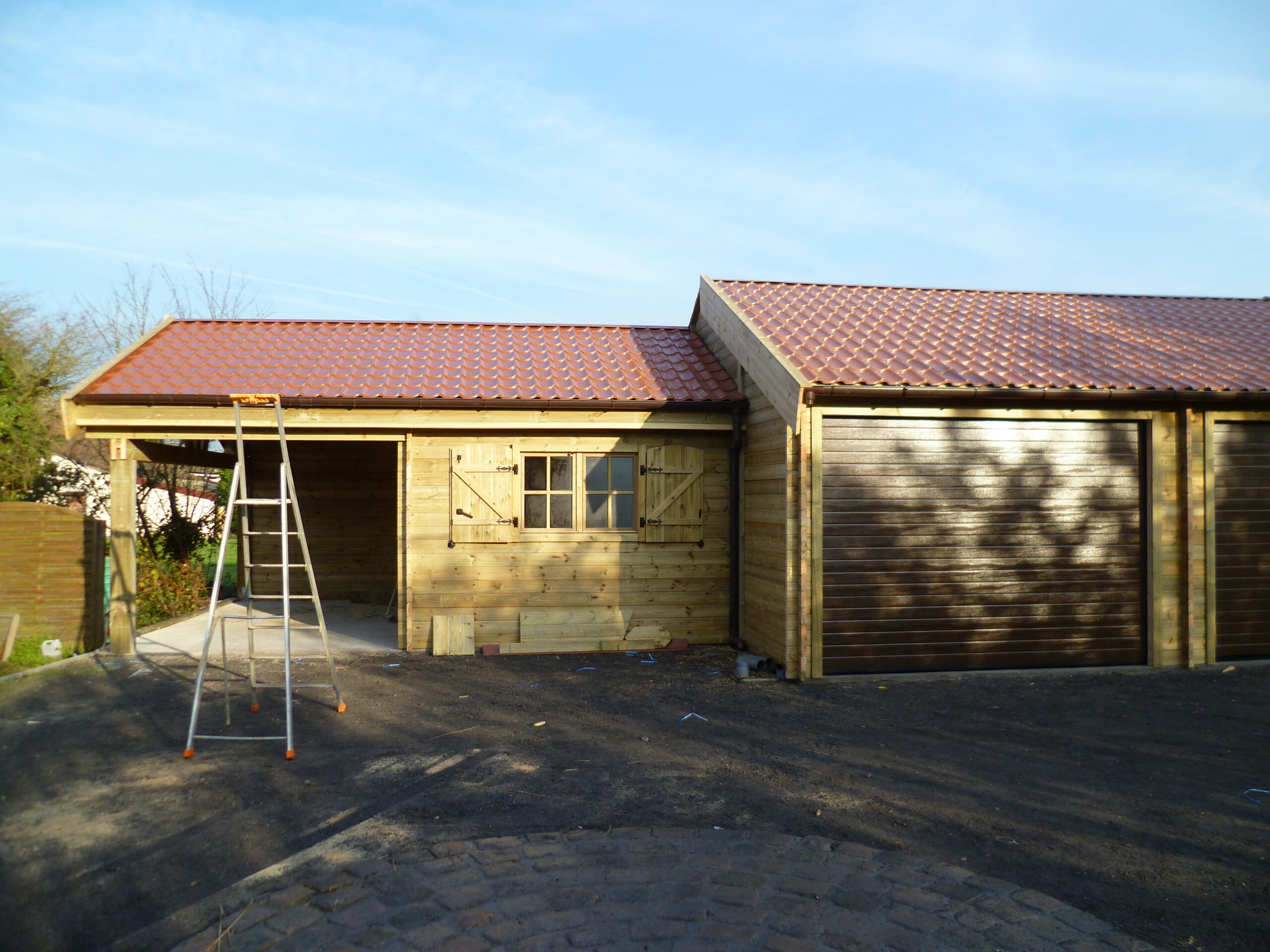 découvrez tout sur l'extension garage en bois : prix, avantages et conseils pour réaliser des économies tout en ajoutant fonctionnalité et style à votre habitat.