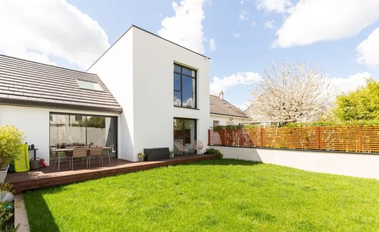 découvrez nos solutions d'extension de maison de 60m2 pour agrandir votre espace de vie avec style et fonctionnalité. profitez d'un aménagement sur-mesure adapté à vos besoins.