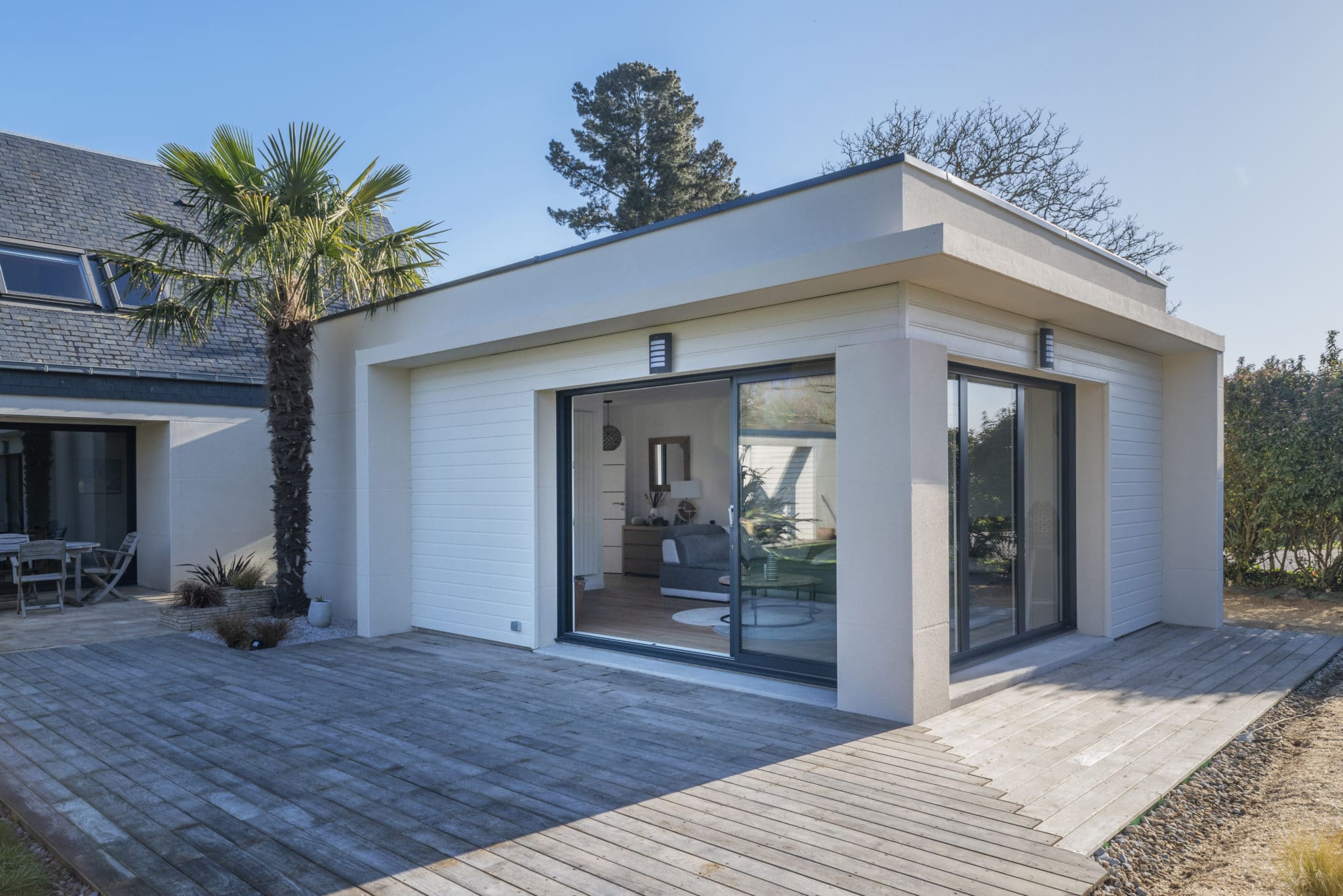 découvrez comment optimiser l'espace et votre budget grâce à une extension maison à l'étage, pour agrandir votre habitat sans compromis.