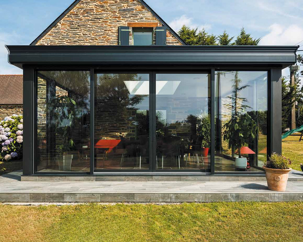 extension toit verre 1 découvrez comment une extension de toit en verre peut transformer votre espace de vie en apportant lumière naturelle et élégance à votre maison.