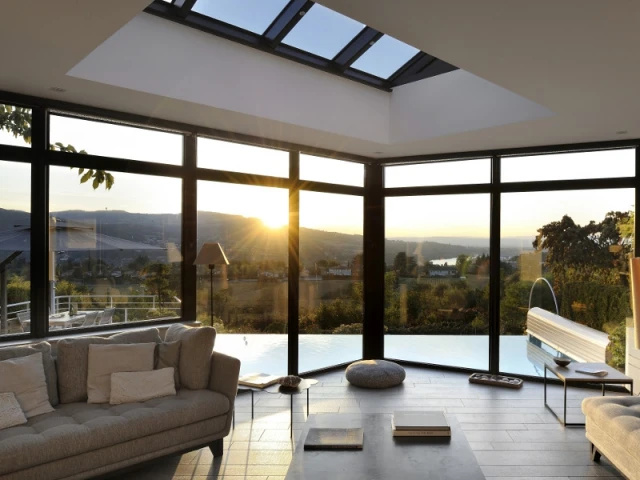 extension toit verre découvrez nos solutions d'extension de toit en verre pour apporter luminosité et modernité à votre habitation. profitez d'un espace élégant, lumineux et parfaitement intégré.