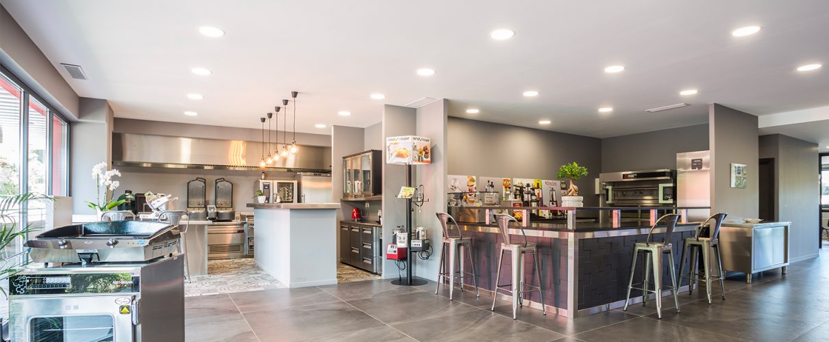 découvrez nos solutions de faux plafond pour aménager et décorer vos espaces avec style et fonctionnalité. installation rapide et matériaux de qualité.