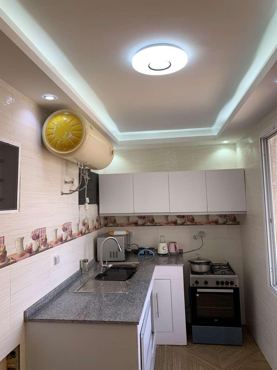 découvrez tout sur le faux plafond : types, avantages et conseils d'installation pour améliorer l'esthétique et l'isolation de vos espaces intérieurs.