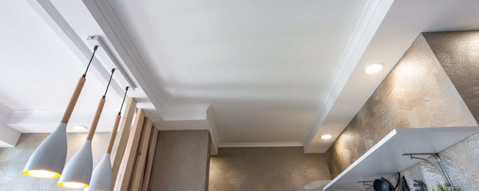 découvrez comment installer un faux plafond en plâtre dans votre cuisine pour un rendu esthétique, moderne et pratique, tout en optimisant l'éclairage et l'isolation.