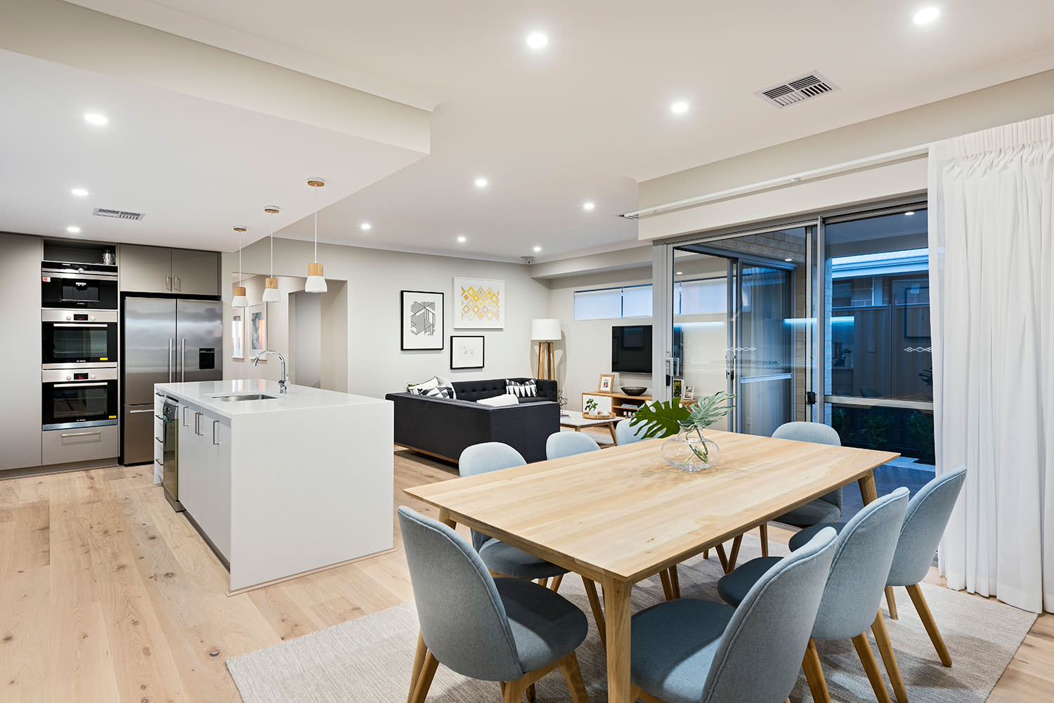 découvrez tout sur le faux plafond : installation, matériaux, avantages et conseils pour améliorer l'esthétique et l'isolation de vos espaces.