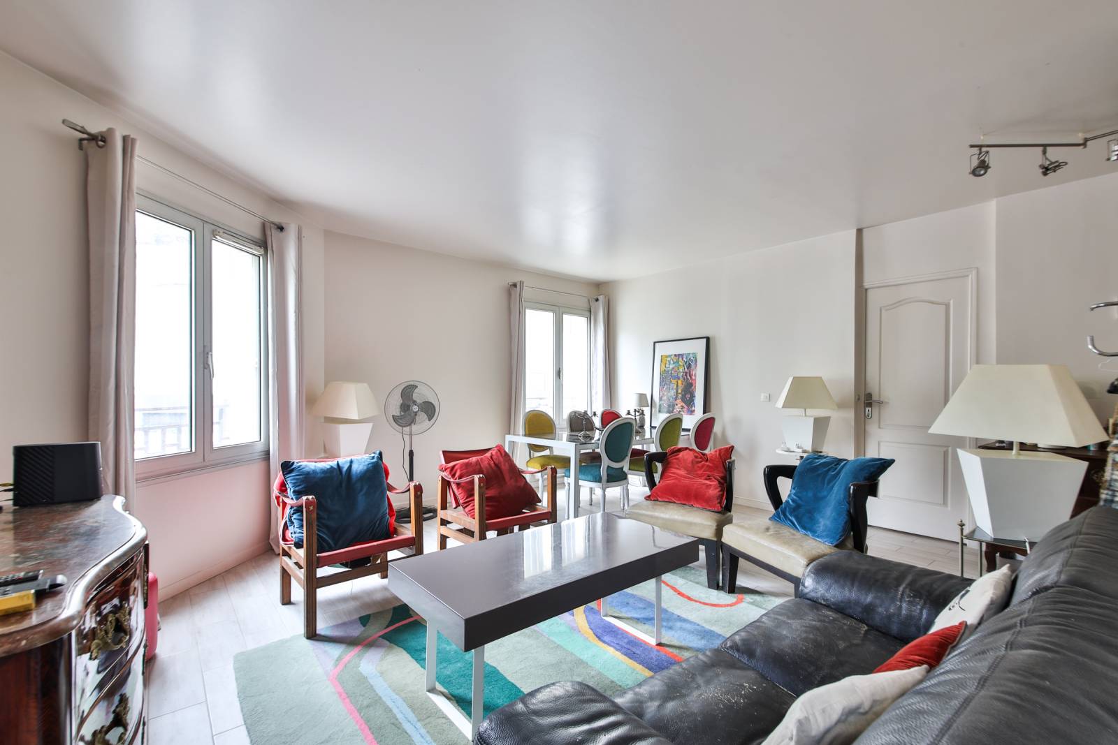 découvrez une ferme à rénover située à proximité du 15e arrondissement de paris, offrant un potentiel unique pour un projet de rénovation alliant charme rural et vie urbaine.