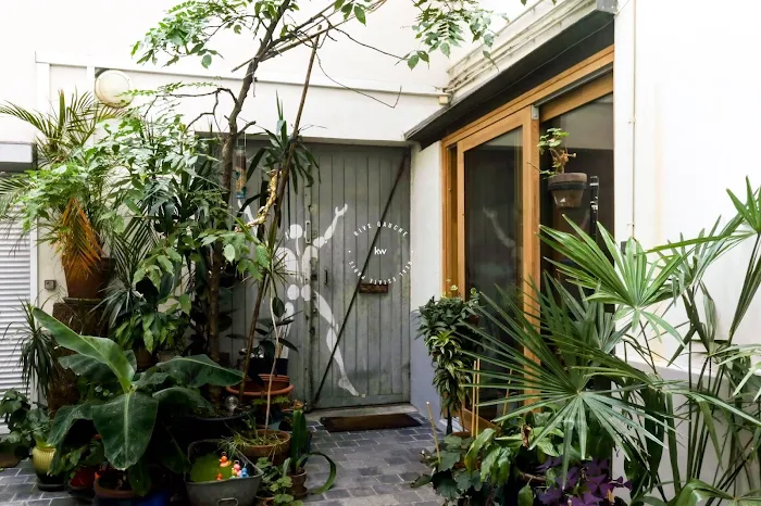 découvrez cette ferme rénovée à vendre dans le 15e arrondissement de paris, alliant charme authentique et confort moderne au cœur de la capitale.