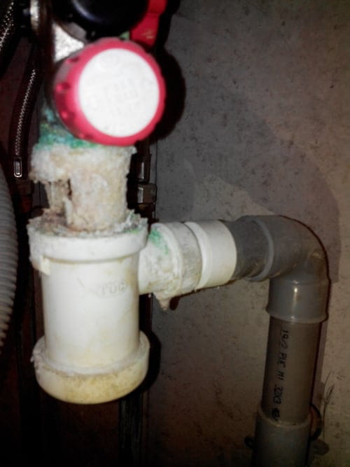 découvrez des solutions rapides et efficaces pour réparer une fuite au niveau du siphon haut. guide pratique pour éviter les dégâts et économiser sur vos réparations.