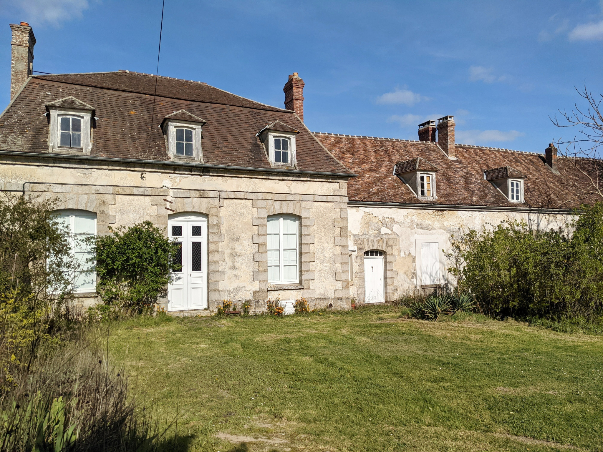 découvrez une grange à rénover proche de paris offrant un potentiel unique pour créer votre espace de vie idéal dans un cadre calme et authentique.