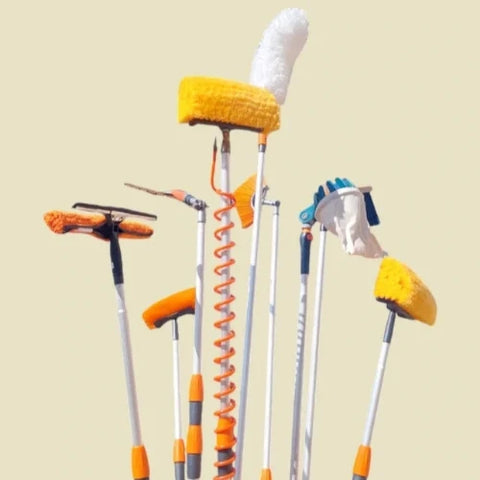 découvrez notre guide complet pour le nettoyage et le démoussage de votre toiture, afin de préserver son état et prolonger sa durée de vie efficacement.