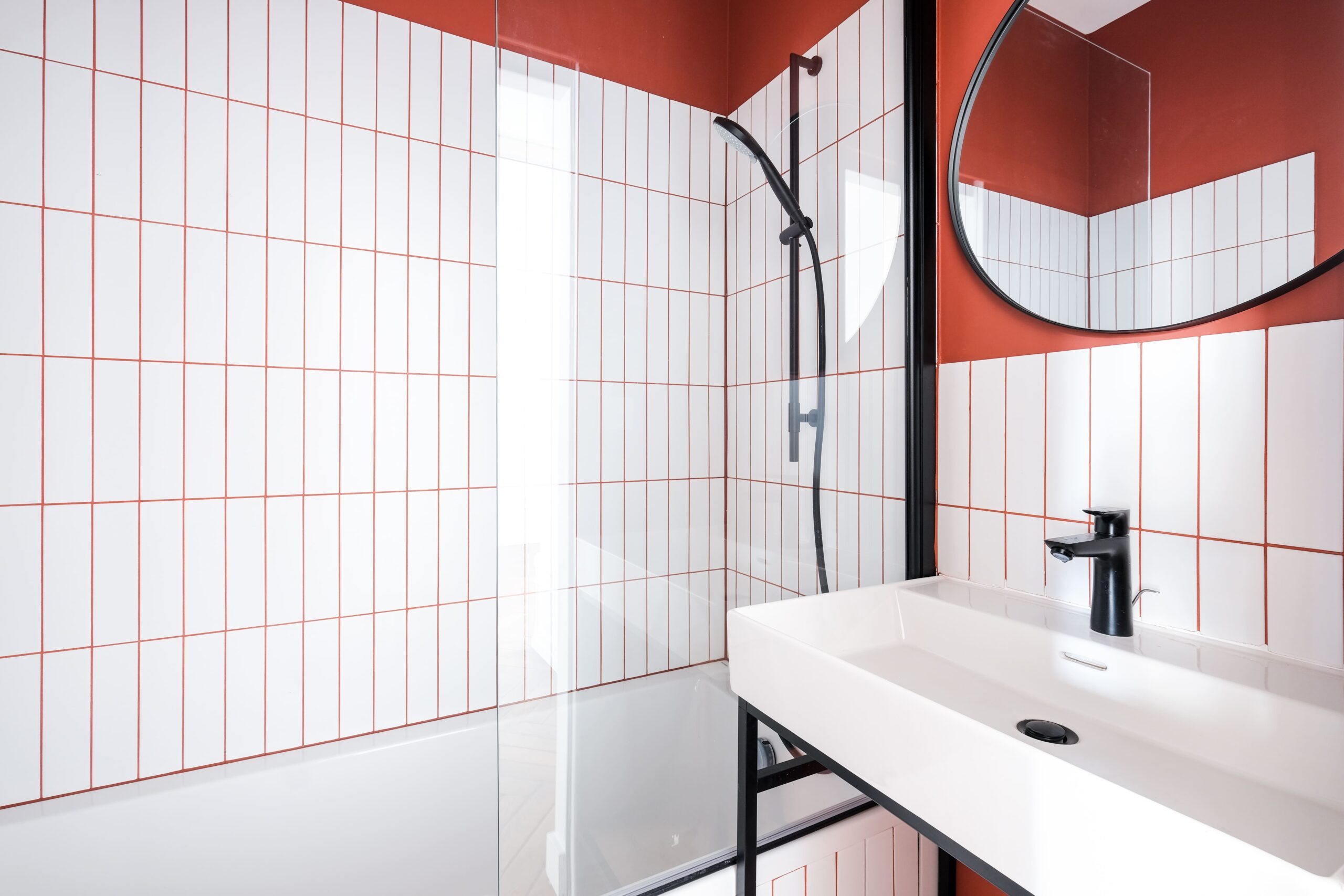 découvrez notre guide complet pour réussir la rénovation de votre salle de bain : conseils, astuces et idées pour un espace moderne et fonctionnel.