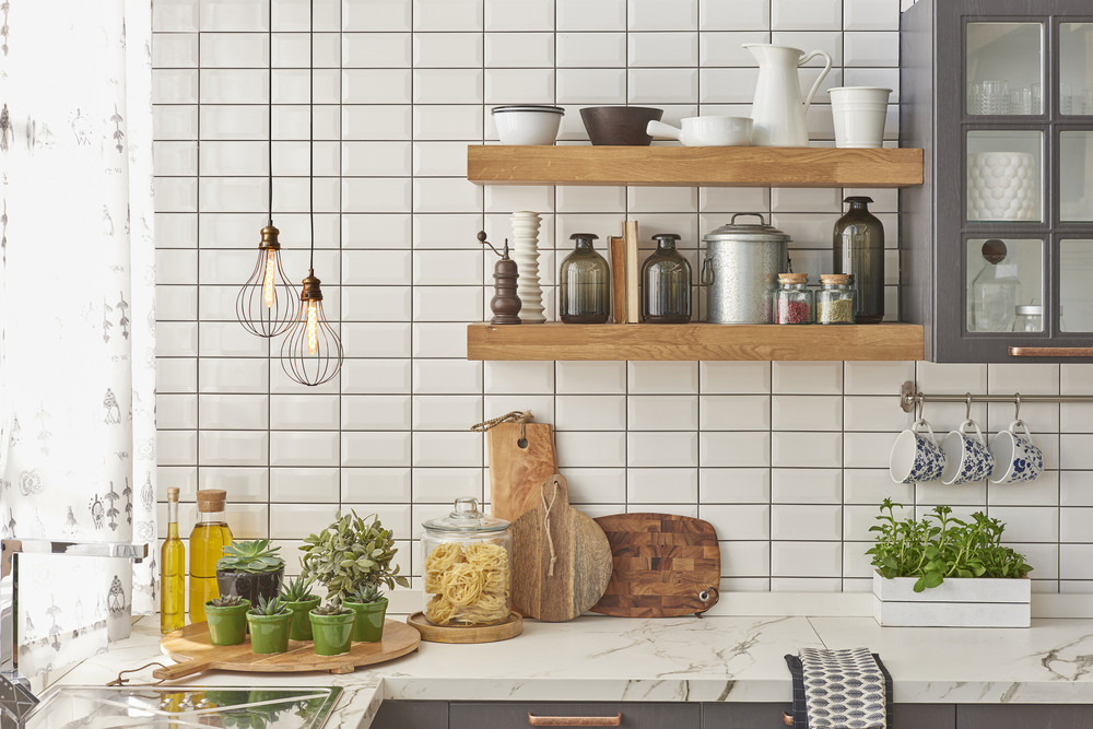 découvrez des idées et conseils pour habiller les murs de votre cuisine avec style et fonctionnalité. transformez votre espace avec des revêtements, peintures et décorations adaptés.