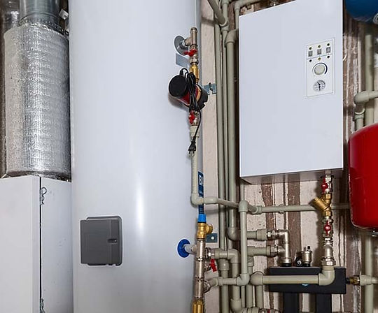 confiez l'installation de votre chauffe-eau à nos experts qualifiés pour un service rapide, sûr et efficace. profitez d'une eau chaude assurée toute l'année.