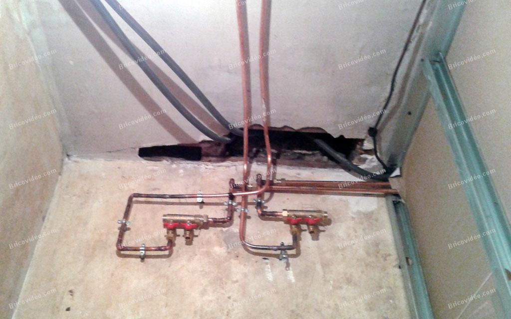 service professionnel d'installation de plomberie pour salle de bain, garantissant qualité et efficacité pour tous vos projets de rénovation ou construction.