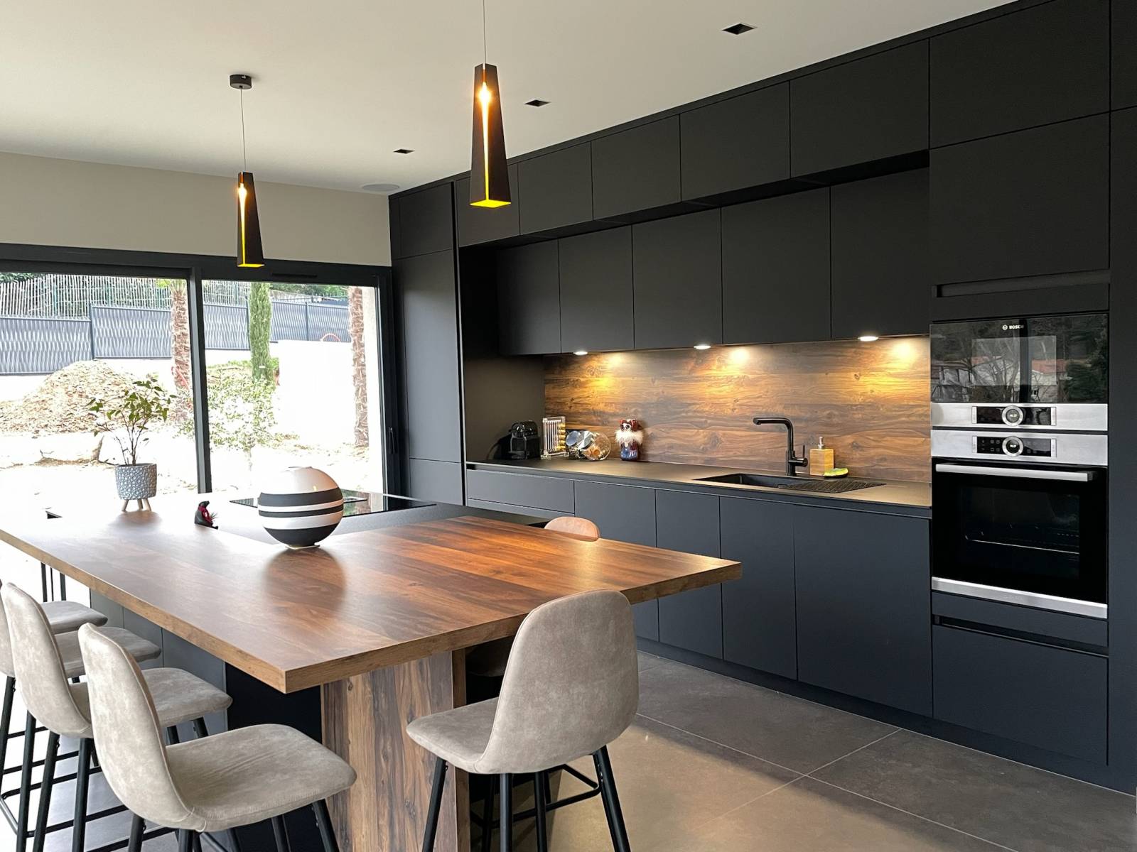 découvrez comment installer une cuisine équipée facilement et efficacement. suivez nos conseils pratiques pour un aménagement optimal et un espace fonctionnel.