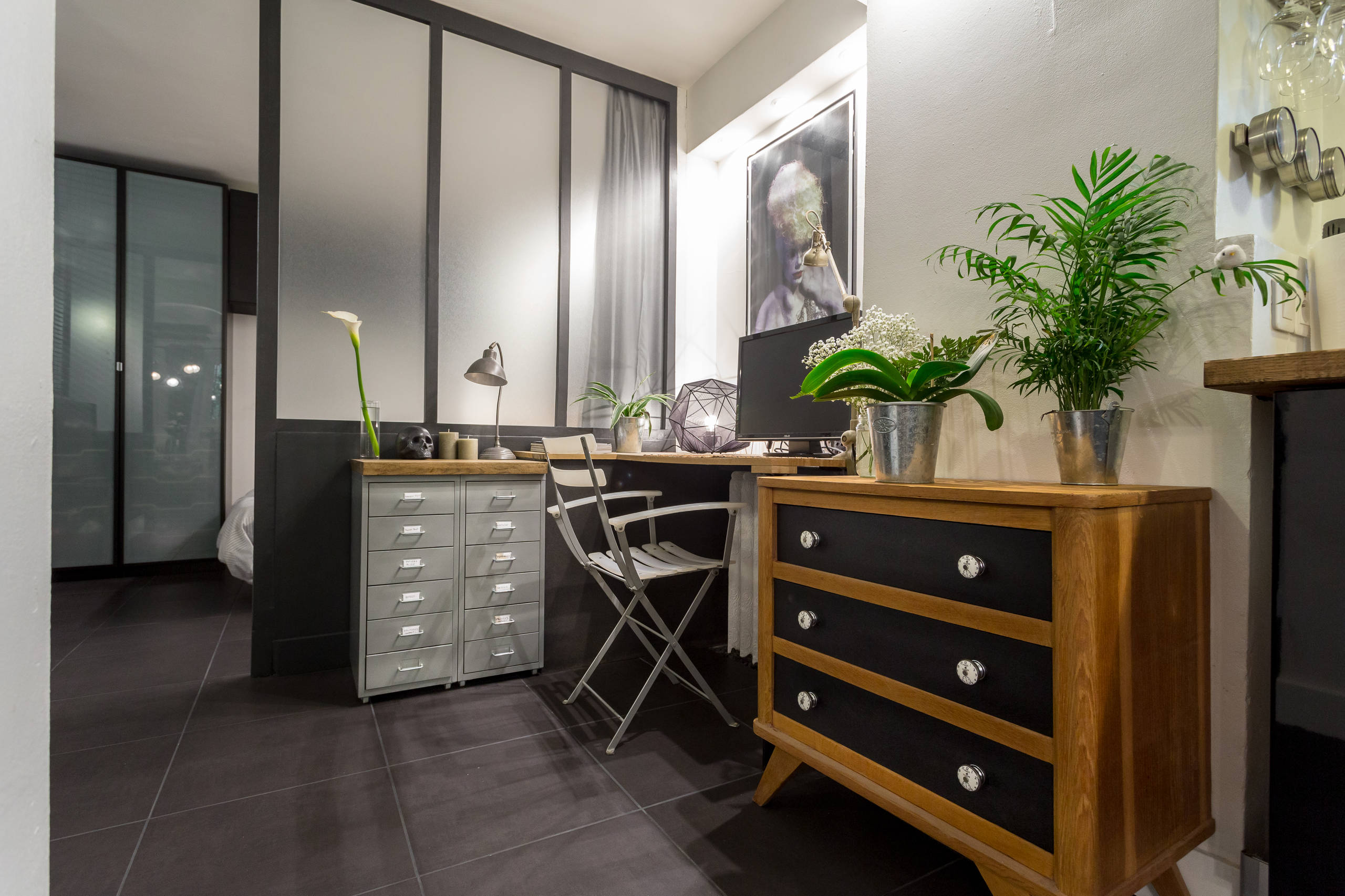 découvrez comment intégrer harmonieusement des meubles anciens dans une décoration moderne pour créer un intérieur unique et élégant alliant charme d'antan et design contemporain.