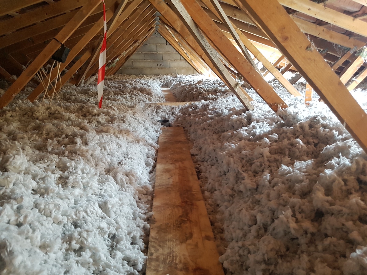 isolation des combles à paris 12e avec ouate de cellulose : améliorez votre confort thermique et réduisez vos factures d'énergie grâce à une solution écologique et performante.