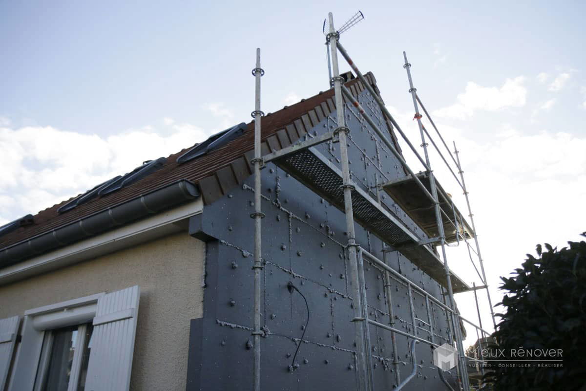 découvrez les avantages de l'isolation extérieure pour améliorer le confort thermique de votre maison, réduire vos factures d'énergie et valoriser votre bien immobilier.