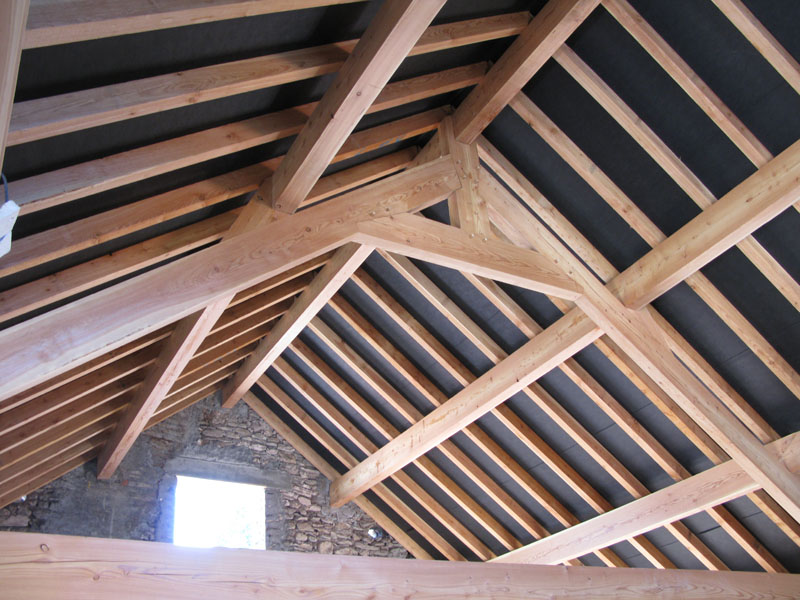 isolation grange : optimisez l'isolation de votre grange pour réduire vos coûts énergétiques tout en améliorant le confort intérieur.