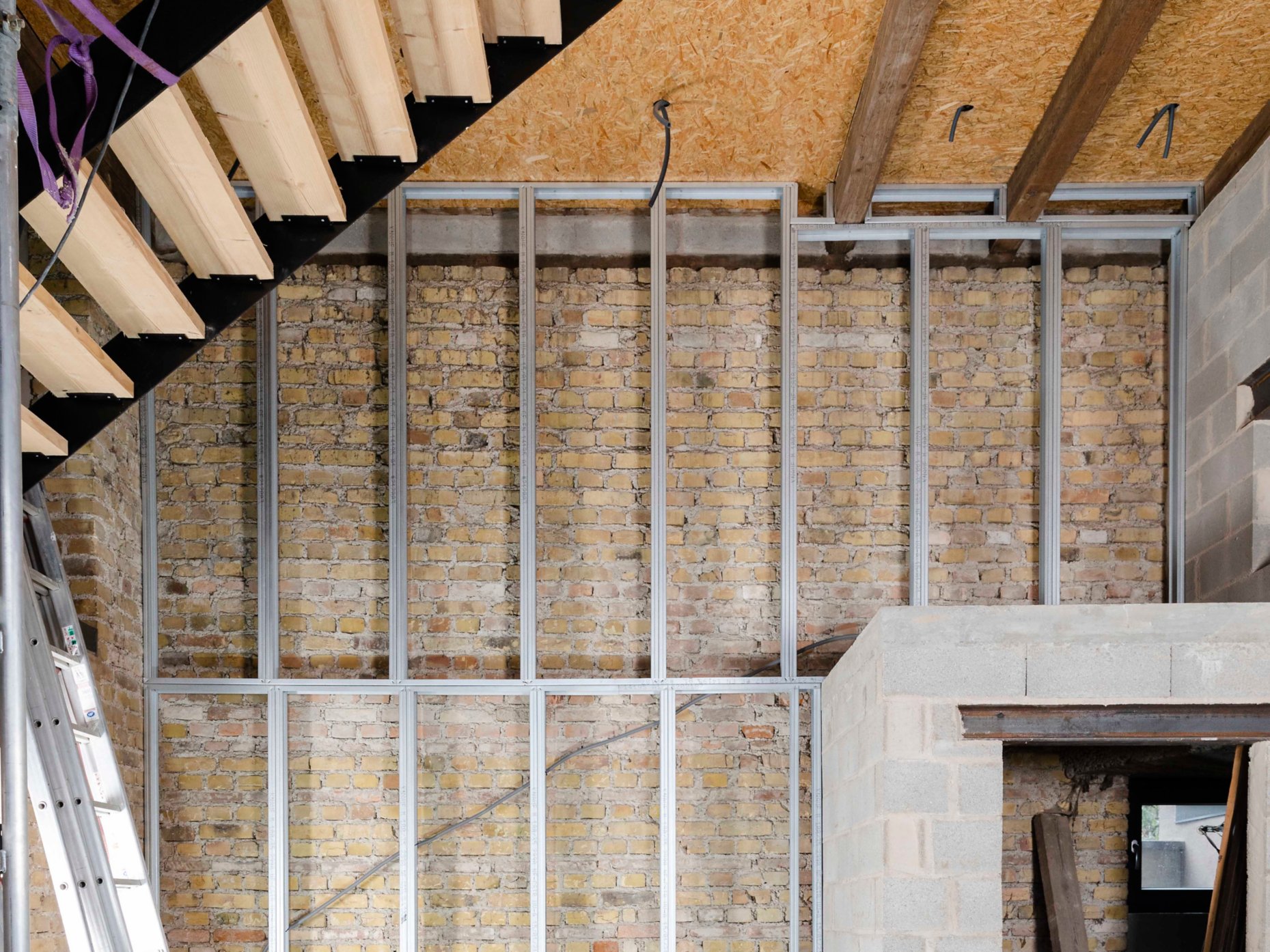 isolation de grange : réduisez vos coûts énergétiques tout en améliorant le confort de votre espace grâce à des solutions efficaces et adaptées.