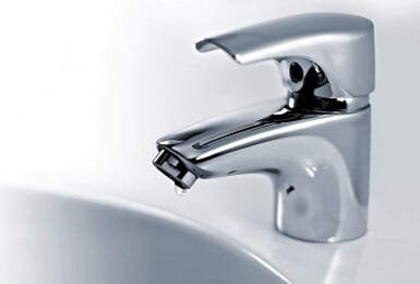 découvrez les prix des douches sécurisées kinemagic chez leroy merlin pour allier confort et sécurité dans votre salle de bain.