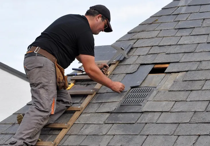 découvrez notre lexique couvreur pour comprendre tous les termes techniques et professionnels liés au métier de couvreur.